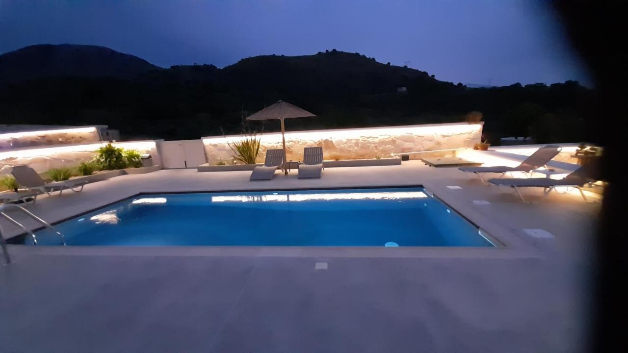 Georgioupoli Studio 2 With A Pool And Lake Views Екстериор снимка