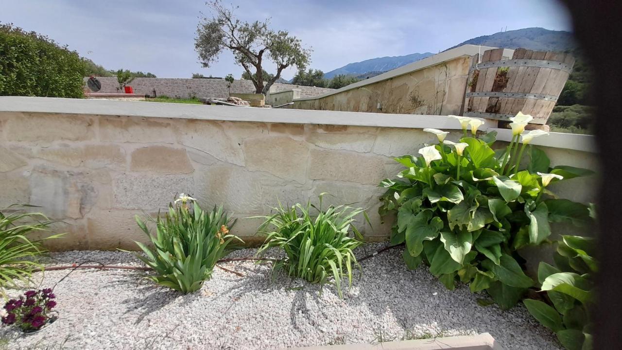 Georgioupoli Studio 2 With A Pool And Lake Views Екстериор снимка